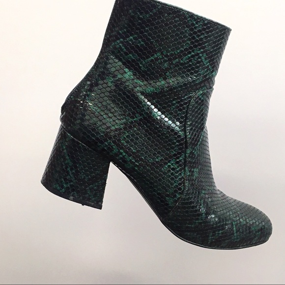 Urban Outfitters Harlow Green Faux Snakeskin Boot - Picture 5 of 7